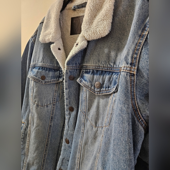 Vintage Faux Fur Collar & Full Lining Dusty Indigo Denim Unisex Jacket By DKNY - Picture 3 of 10